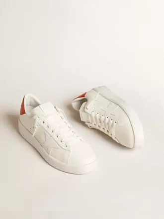 Purestar para hombre con estrella de cuero blanco y lengüeta naranja en el talón