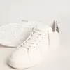 Purestar para mujer con estrella de piel blanca y lengüeta con brillo antracita en el talón Purestar para mujer con estrella de piel blanca y lengüeta con brillo antracita en el talón