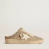 Sabot Ball Star para mujer en ante beige con estrella de piel blanca Sabot Ball Star para mujer en ante beige con estrella de piel blanca