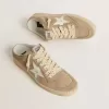 Sabot Ball Star para mujer en ante beige con estrella de piel blanca Sabot Ball Star para mujer en ante beige con estrella de piel blanca