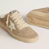 Sabot Ball Star para mujer en ante beige con estrella de piel blanca Sabot Ball Star para mujer en ante beige con estrella de piel blanca