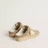 Sabot Ball Star para mujer en ante beige con estrella de piel blanca Sabot Ball Star para mujer en ante beige con estrella de piel blanca