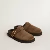 Sabot Lucy para mujer en ante gris paloma con hebilla metálica dorada Sabot Lucy para mujer en ante gris paloma con hebilla metálica dorada