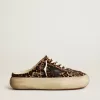 Sabot Space-Star para mujer en piel de potro con estampado de leopardo y estrella negra Sabot Space-Star para mujer en piel de potro con estampado de leopardo y estrella negra