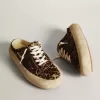 Sabot Space-Star para mujer en piel de potro con estampado de leopardo y estrella negra Sabot Space-Star para mujer en piel de potro con estampado de leopardo y estrella negra