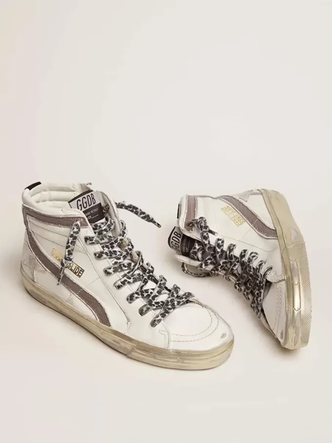 Sandalias de mujer con estrella en ante blanco y detalle de cuero Sandalias de mujer con estrella en ante blanco y detalle de cuero
