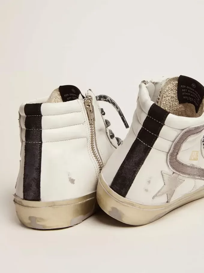 Sandalias de mujer con estrella en ante blanco y detalle de cuero Sandalias de mujer con estrella en ante blanco y detalle de cuero