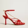 Sandalias de tacón alto Nico en piel napa roja con cadena dorada. Sandalias de tacón alto Nico en piel napa roja con cadena dorada.