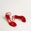 Sandalias de tacón alto Nico en piel napa roja con cadena dorada. Sandalias de tacón alto Nico en piel napa roja con cadena dorada.