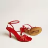 Sandalias de tacón alto Nico en piel napa roja con cadena dorada. Sandalias de tacón alto Nico en piel napa roja con cadena dorada.