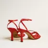 Sandalias de tacón alto Nico en piel napa roja con cadena dorada. Sandalias de tacón alto Nico en piel napa roja con cadena dorada.