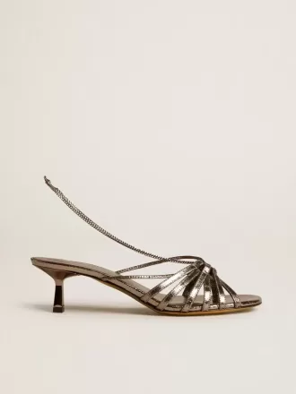 Sandalias Nico con tacón bajo en piel gris metalizada