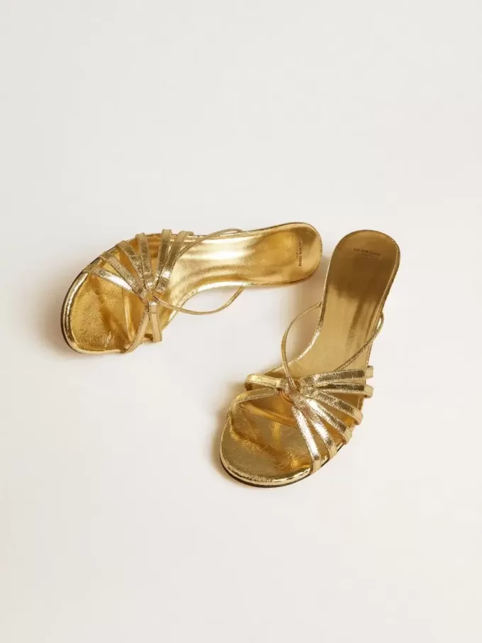 Sandalias Nico con tacón bajo en piel metalizada dorada Sandalias Nico con tacón bajo en piel metalizada dorada
