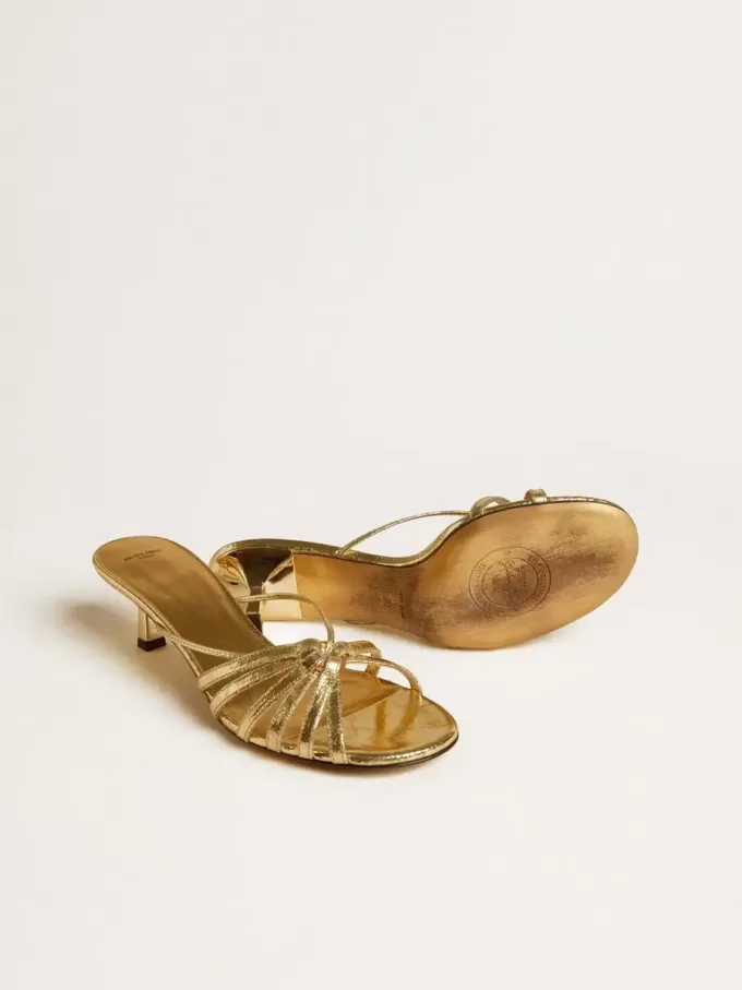 Sandalias Nico con tacón bajo en piel metalizada dorada Sandalias Nico con tacón bajo en piel metalizada dorada