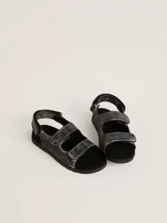 Sandalias Noa Junior en piel negra desgastada Sandalias Noa Junior en piel negra desgastada