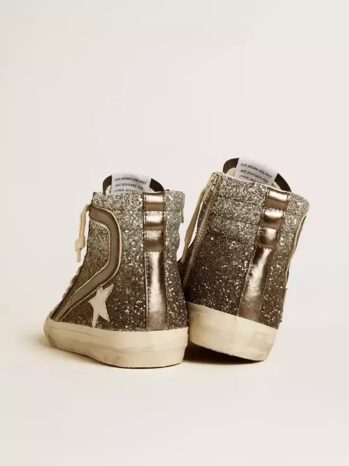 Sandalias para mujer en negro y plata brillante con estrella de piel y destellos metálicos Sandalias para mujer en negro y plata brillante con estrella de piel y destellos metálicos
