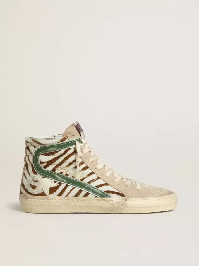 Sandalias para mujer en piel de potro con estampado de cebra y detalle en piel laminada verde Sandalias para mujer en piel de potro con estampado de cebra y detalle en piel laminada verde