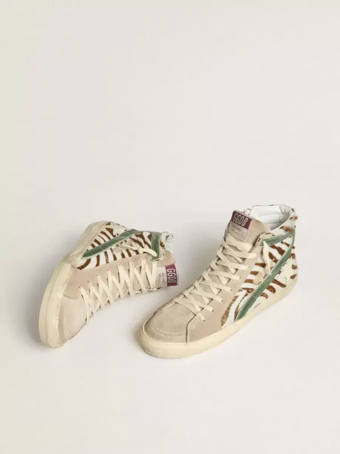 Sandalias para mujer en piel de potro con estampado de cebra y detalle en piel laminada verde Sandalias para mujer en piel de potro con estampado de cebra y detalle en piel laminada verde