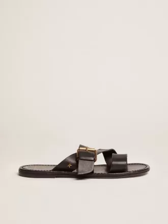 Sandalias planas Margaret para mujer en piel negra recubierta de resina