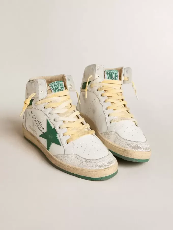 Sky-Star en piel blanca con estrella de piel verde. Sky-Star en piel blanca con estrella de piel verde.
