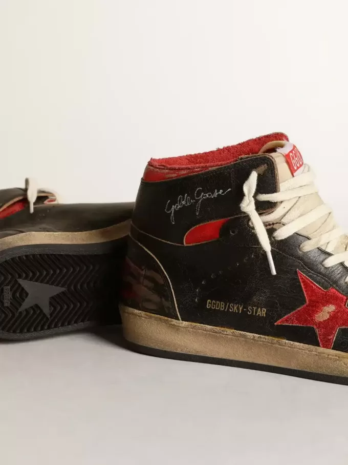Sky-Star para hombre en piel negra brillante con estrella roja Sky-Star para hombre en piel negra brillante con estrella roja