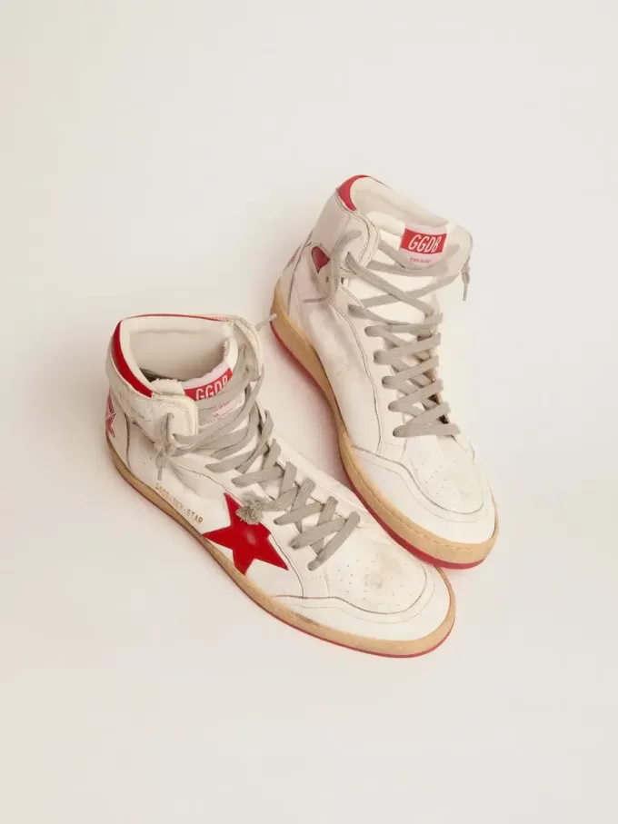 Sky-Star para mujer en napa blanca con estrella roja y lengüeta en el talón