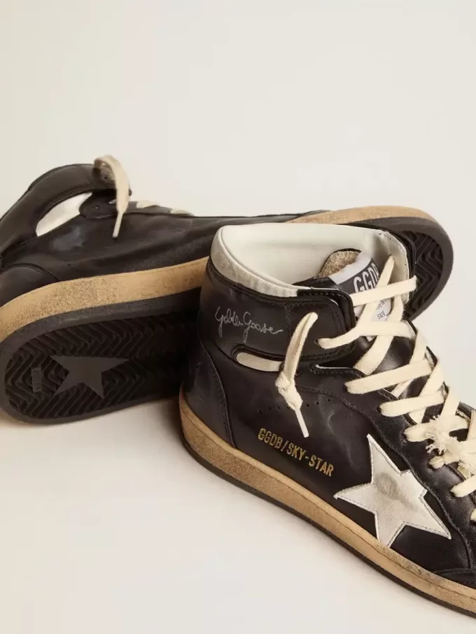 Sky-Star para mujer en napa negra con estrella blanca Sky-Star para mujer en napa negra con estrella blanca