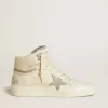 Sky-Star para mujer en piel con estrella de piel azul claro y lengüeta blanca en el talón. Sky-Star para mujer en piel con estrella de piel azul claro y lengüeta blanca en el talón.