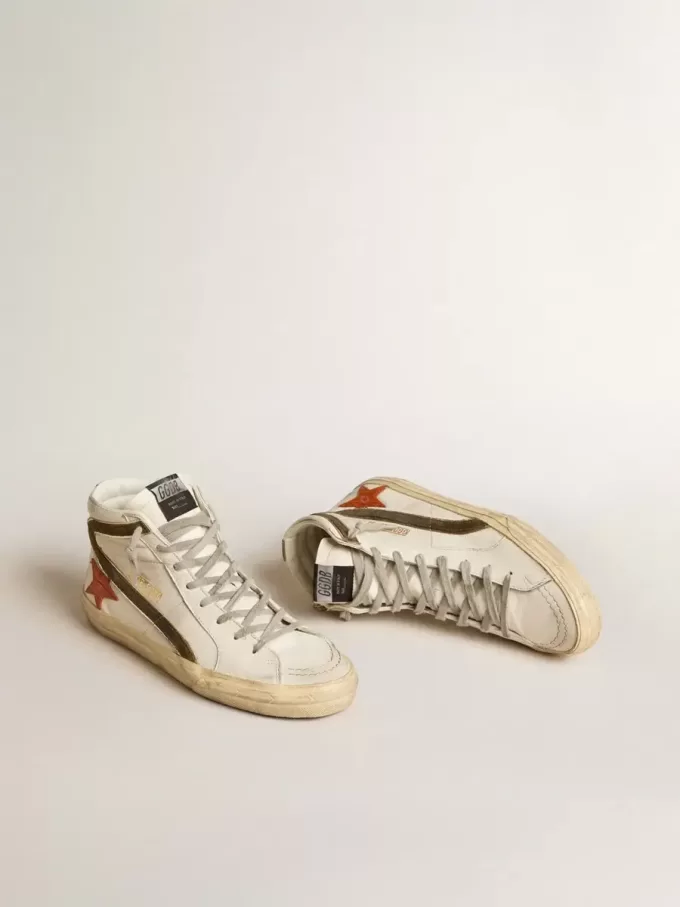 Slide de piel napa para hombre con estrella naranja con estampado de cocodrilo y detalle de ante verde Slide de piel napa para hombre con estrella naranja con estampado de cocodrilo y detalle de ante verde