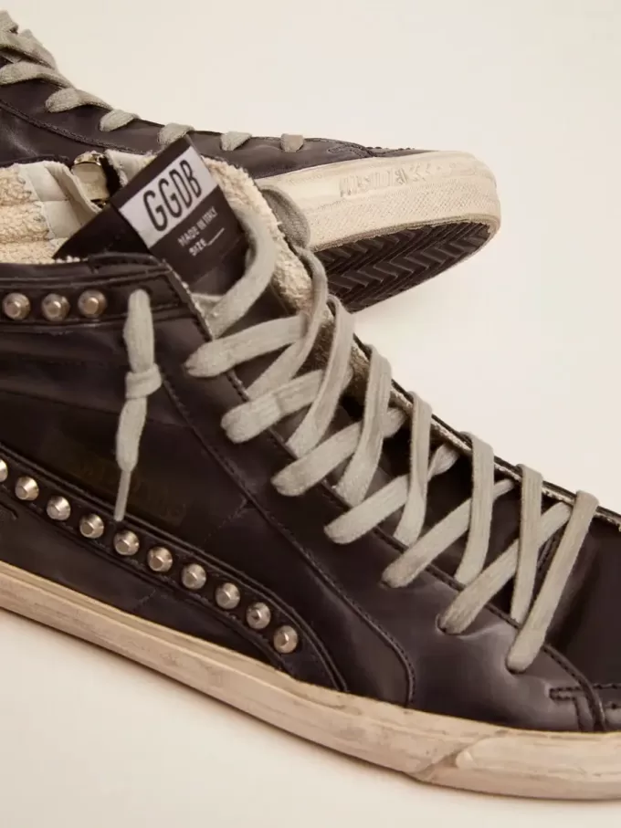 Slide negro con tachuelas para hombre Slide negro con tachuelas para hombre