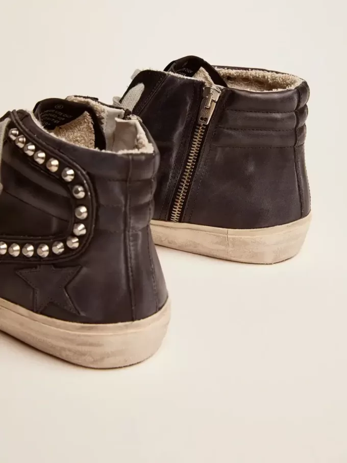 Slide negro con tachuelas para hombre Slide negro con tachuelas para hombre
