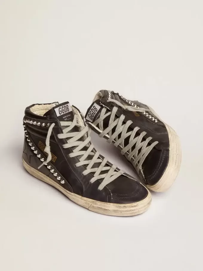 Slide negro con tachuelas para mujer Slide negro con tachuelas para mujer