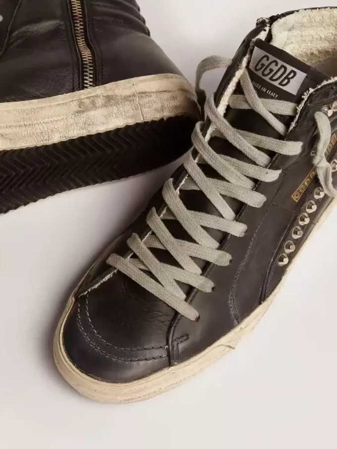 Slide negro con tachuelas para mujer Slide negro con tachuelas para mujer