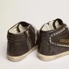 Slide negro con tachuelas para mujer Slide negro con tachuelas para mujer