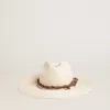 Sombrero fedora color pergamino con banda de cuero