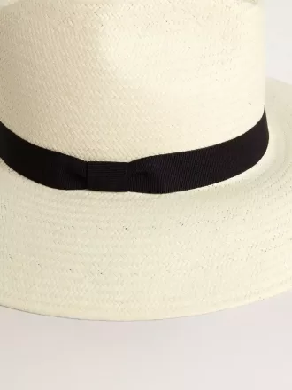 Sombrero fedora dorado de paja blanca con cinta negra y estampado marino bajo el ala