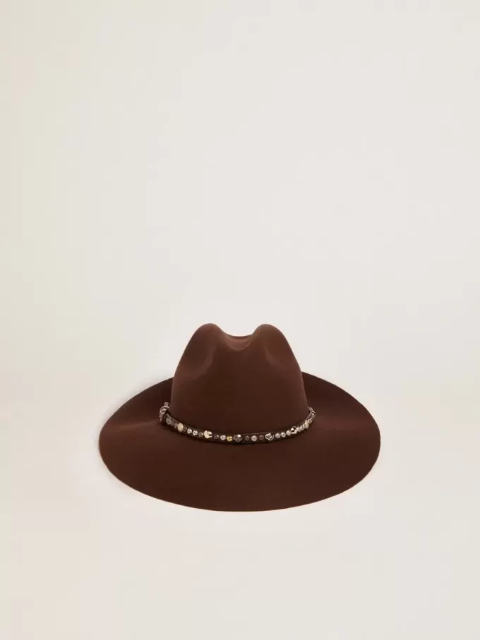Sombrero marrón café con correa de cuero con tachuelas