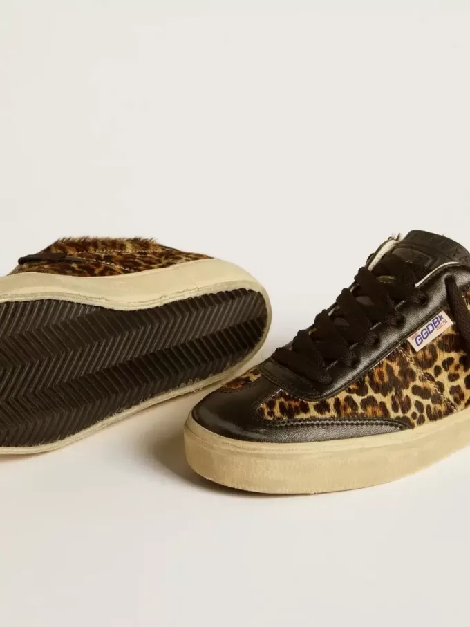 Soul Star en piel de potro con estampado de leopardo, con lengüeta e inserciones en el talón de piel napa negra