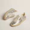 Soul Star en piel plateada metalizada con lengüeta trasera en piel blanca Soul Star en piel plateada metalizada con lengüeta trasera en piel blanca