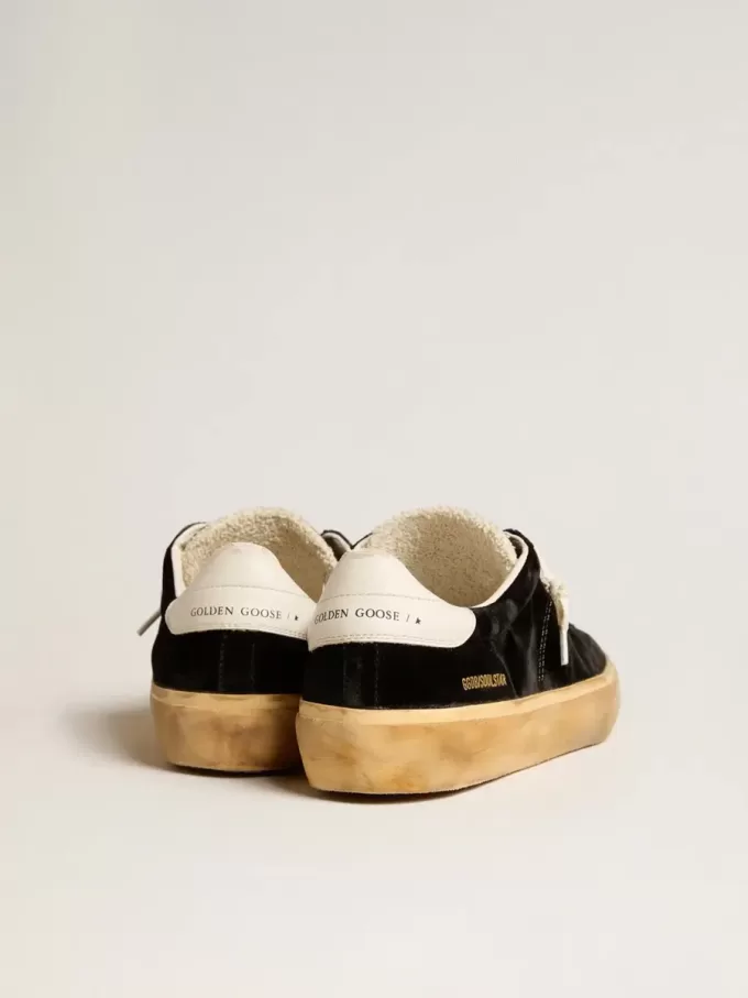Soul Star en terciopelo negro con lengüeta del talón en cuero blanco
