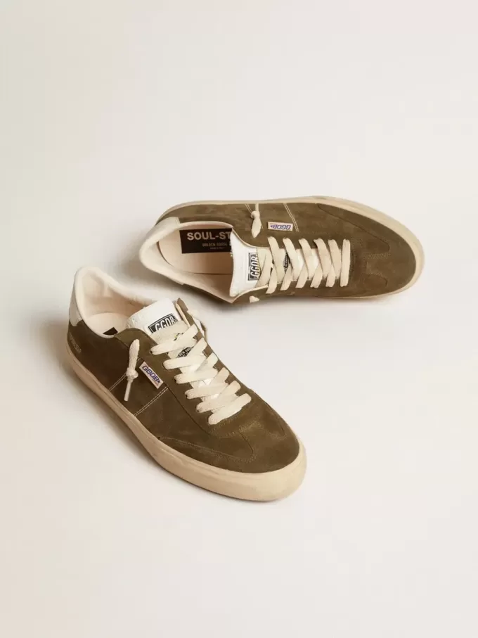 Soul Star para hombre en ante verde con lengüeta y talón de cuero blanco Soul Star para hombre en ante verde con lengüeta y talón de cuero blanco