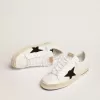 Stardan con inserciones de cuero blanco y malla y estrella de ante negro