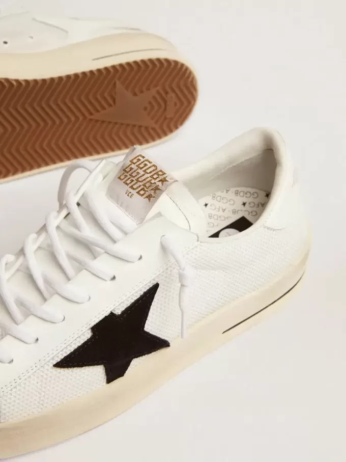 Stardan con inserciones de cuero blanco y malla y estrella de ante negro