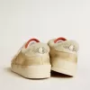 Stardan en ante beige con lengüeta de cuero en el talón y forro de borreguillo Stardan en ante beige con lengüeta de cuero en el talón y forro de borreguillo