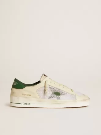 Stardan en ante blanco y malla con estrella y lengüeta en el talón de cuero verde