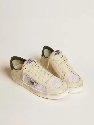 Stardan en ante blanco y malla con estrella y lengüeta en el talón de cuero verde