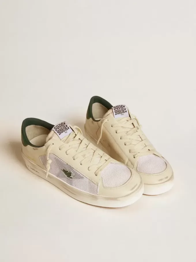 Stardan en ante blanco y malla con estrella y lengüeta en el talón de cuero verde Stardan en ante blanco y malla con estrella y lengüeta en el talón de cuero verde