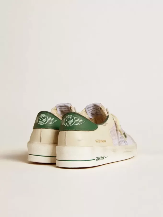 Stardan en ante blanco y malla con estrella y lengüeta en el talón de cuero verde Stardan en ante blanco y malla con estrella y lengüeta en el talón de cuero verde