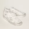 Stardan en piel blanca con estrella y lengüeta en el talón también en piel blanca Stardan en piel blanca con estrella y lengüeta en el talón también en piel blanca