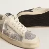 Stardan en piel blanca y malla con estrella de piel blanca. Stardan en piel blanca y malla con estrella de piel blanca.